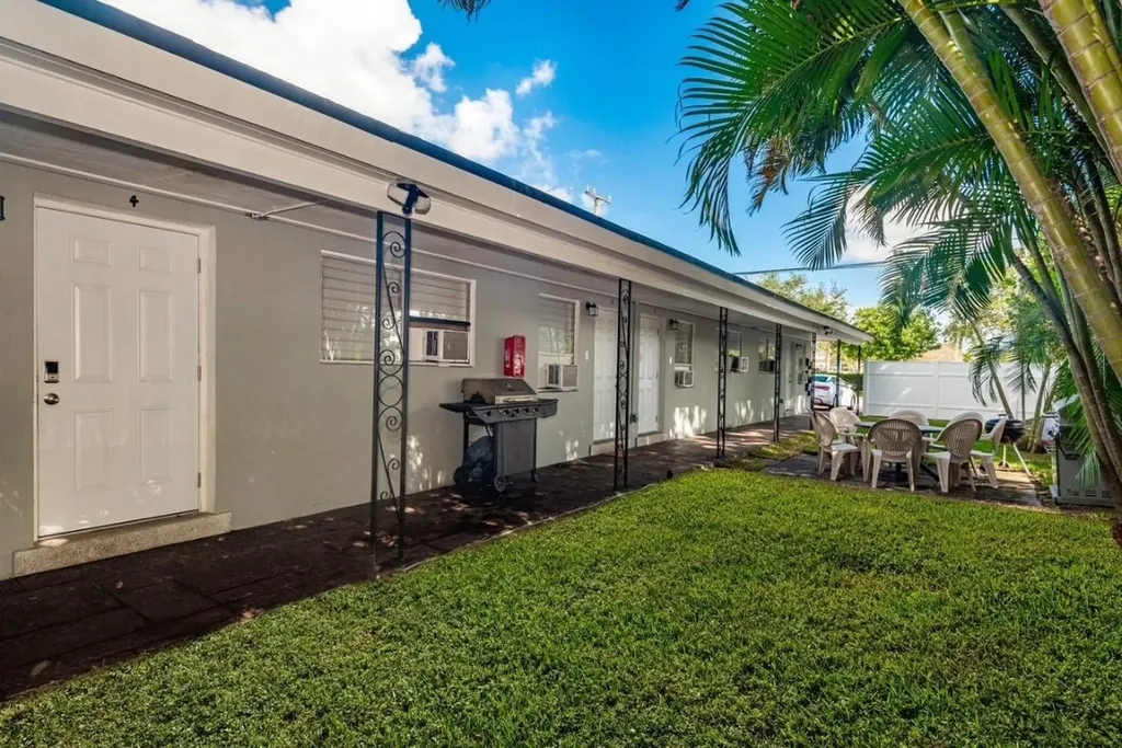 1017 NE 14th Avenue Fort Lauderdale FL 33304