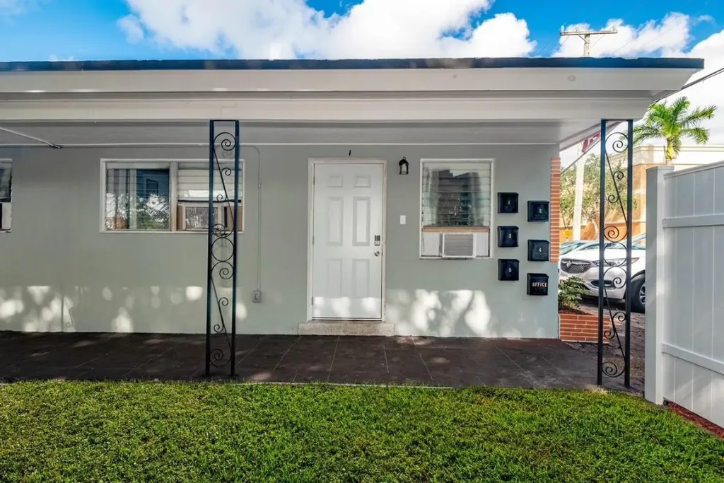 1017 NE 14th Avenue Fort Lauderdale FL 33304