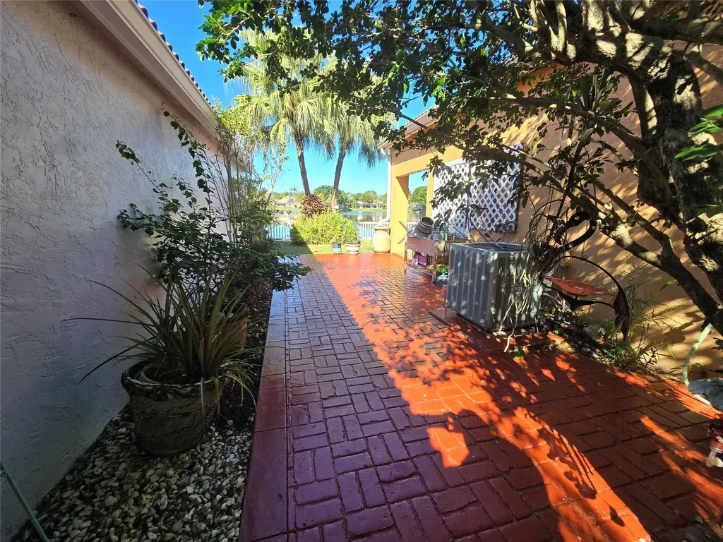 10061 NW 2nd Street Plantation FL 33324