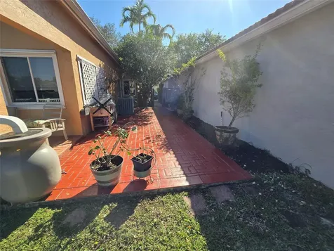 10061 NW 2nd Street Plantation FL 33324