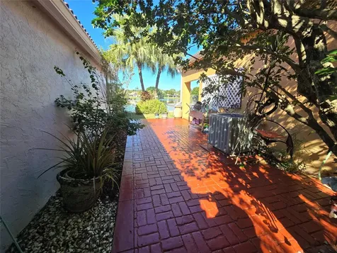 10061 NW 2nd Street Plantation FL 33324