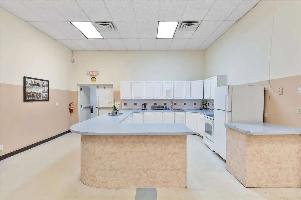 2647 N State Road 7 Lauderdale Lakes FL 33313