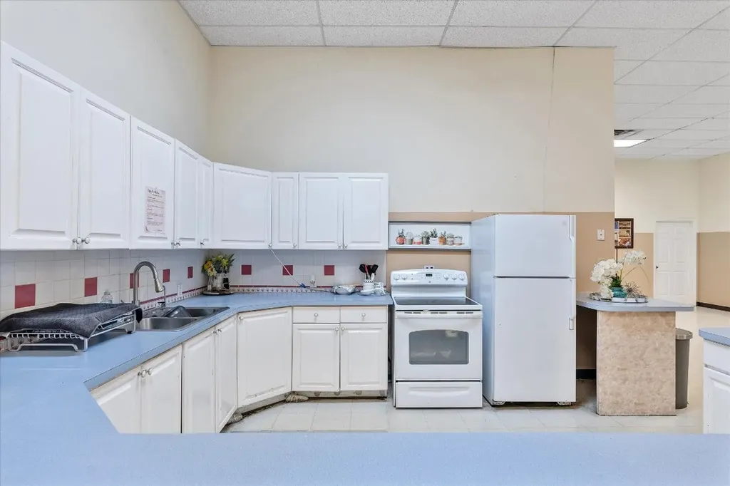 2647 N State Road 7 Lauderdale Lakes FL 33313