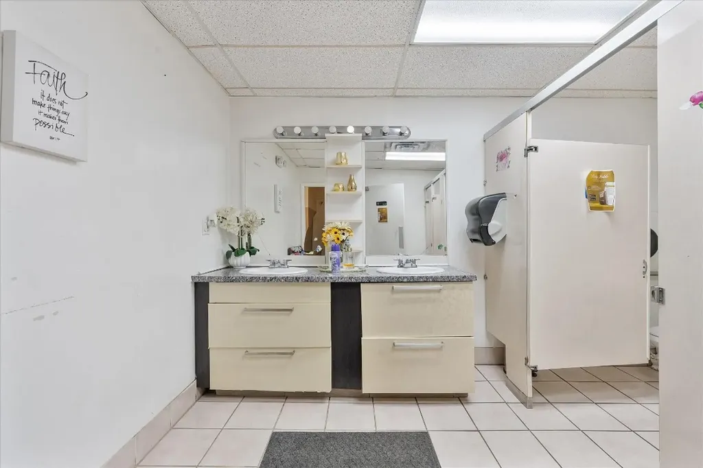 2647 N State Road 7 Lauderdale Lakes FL 33313