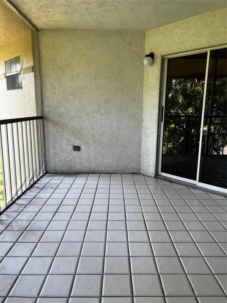 6596 Via Regina Boca Raton FL 33433