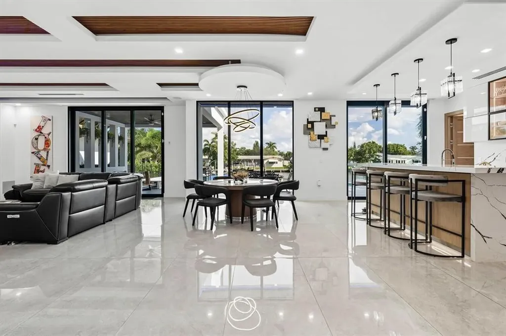 2581 NE 50th Street Lighthouse Point FL 33064