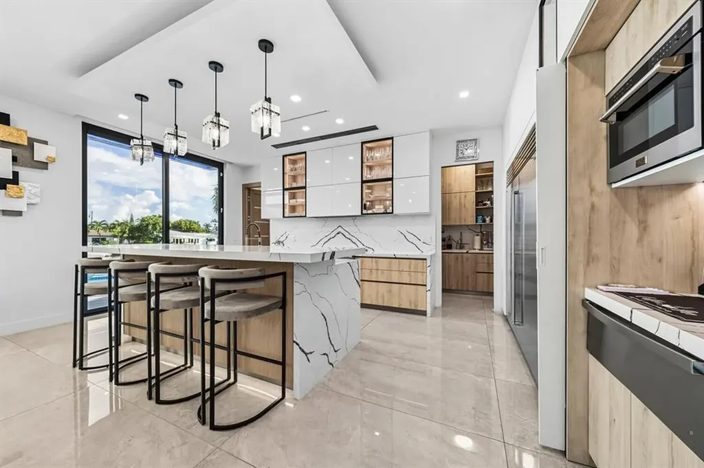 2581 NE 50th Street Lighthouse Point FL 33064