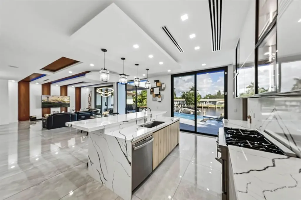 2581 NE 50th Street Lighthouse Point FL 33064