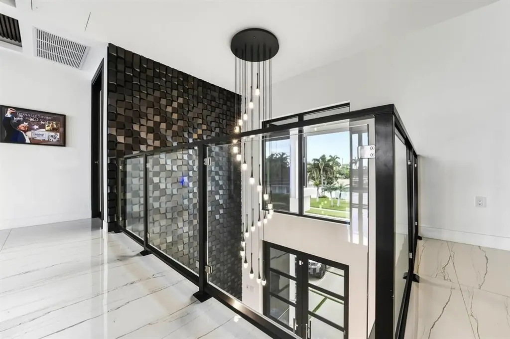 2581 NE 50th Street Lighthouse Point FL 33064