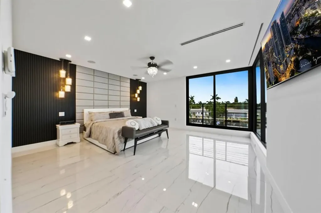 2581 NE 50th Street Lighthouse Point FL 33064