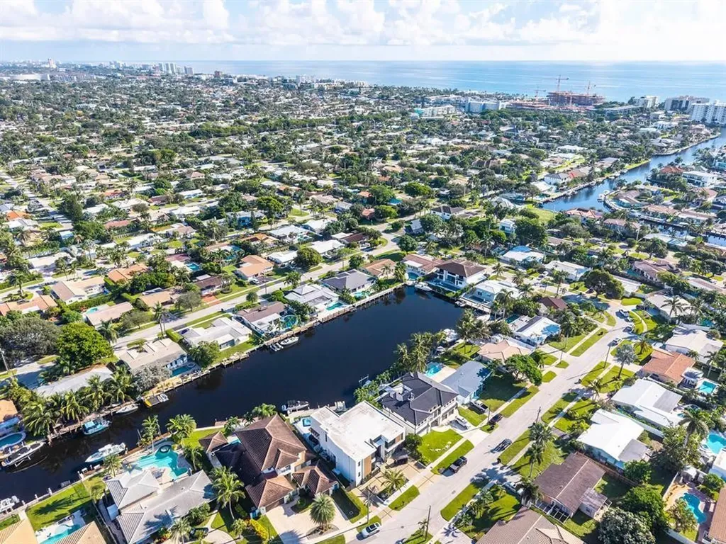 2581 NE 50th Street Lighthouse Point FL 33064