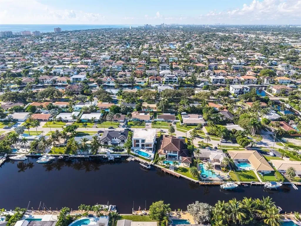 2581 NE 50th Street Lighthouse Point FL 33064