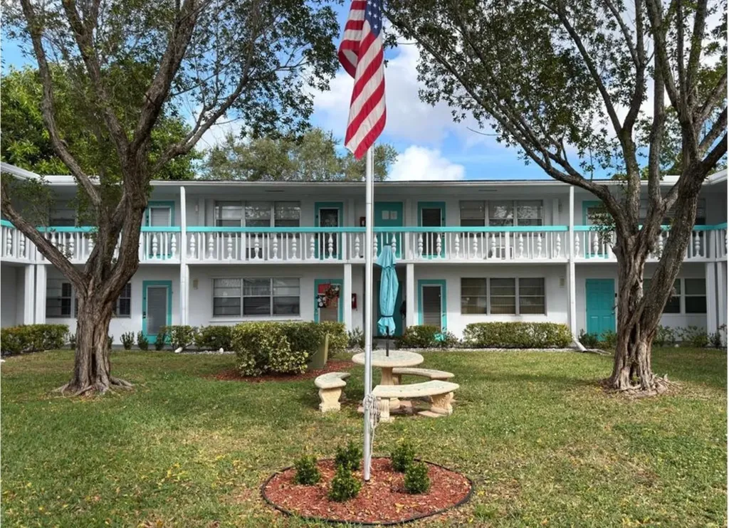 295 Newport T Deerfield Beach FL 33442