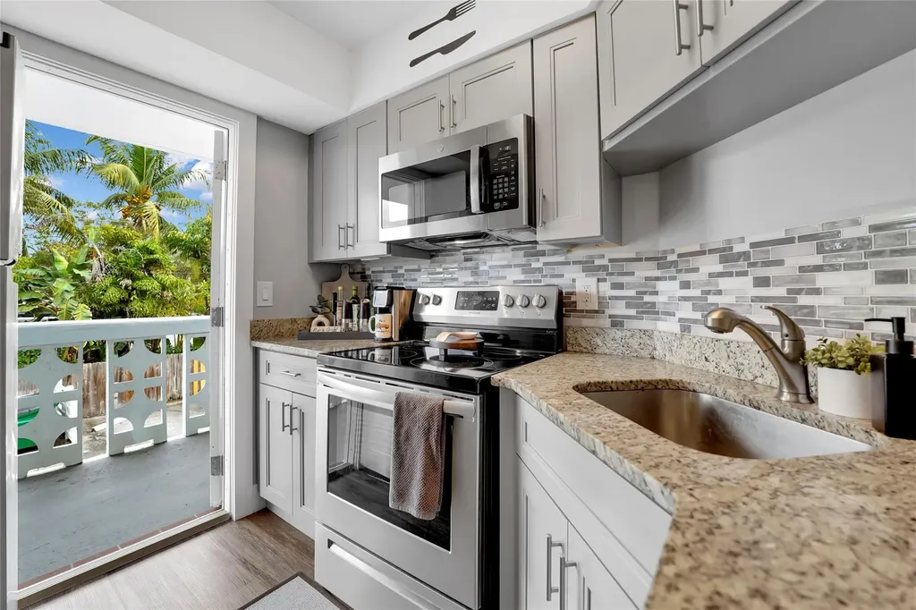 2161 NE 42nd Court Lighthouse Point FL 33064