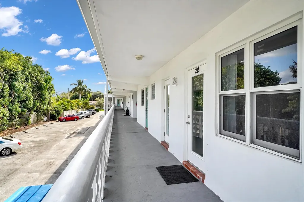 2161 NE 42nd Court Lighthouse Point FL 33064