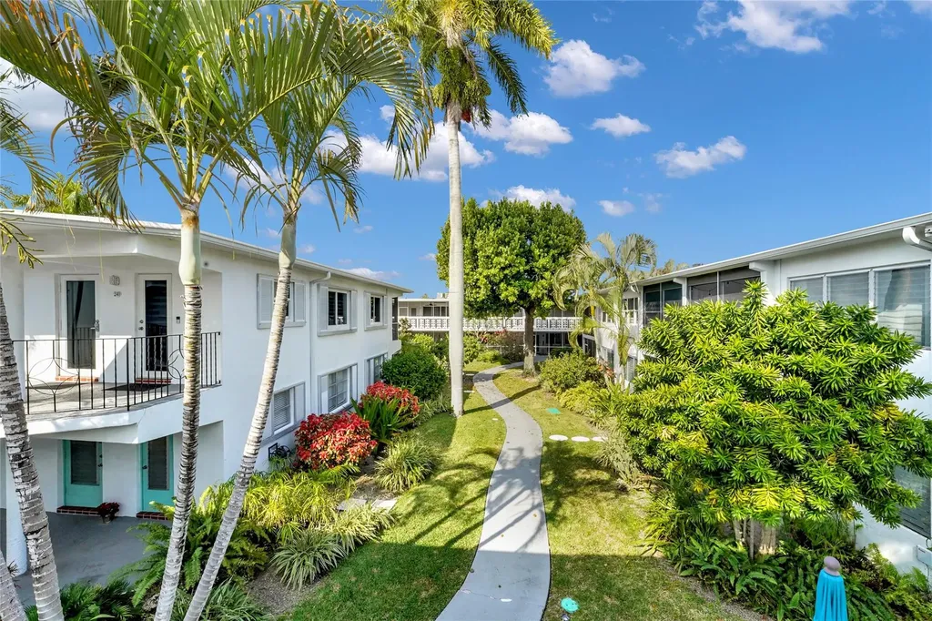 2161 NE 42nd Court Lighthouse Point FL 33064