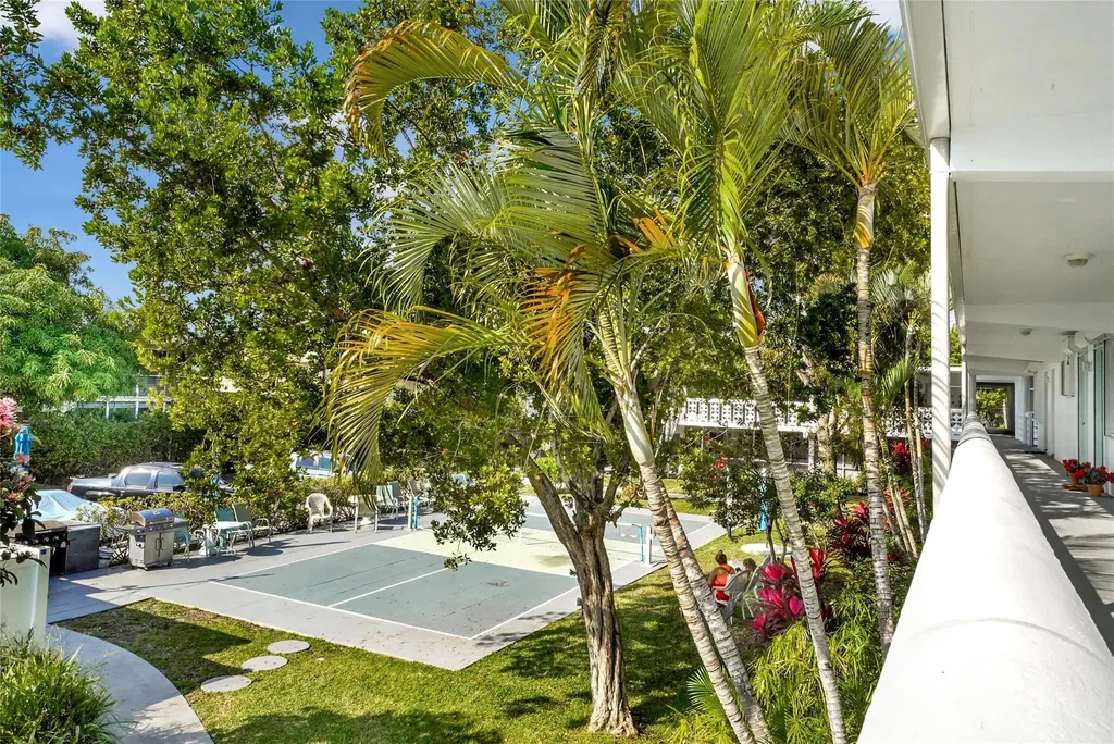 2161 NE 42nd Court Lighthouse Point FL 33064