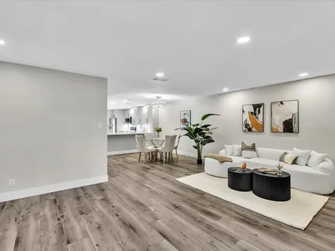 1381 NW 99th Avenue Pembroke Pines FL 33024
