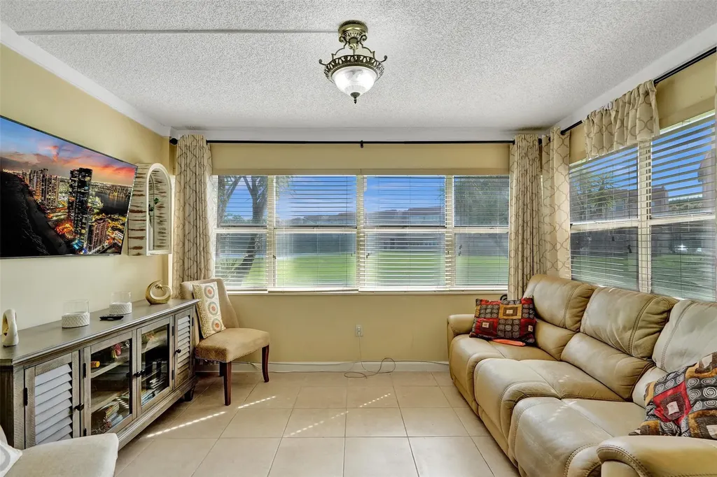 9821 Sunrise Lakes Boulevard Sunrise FL 33322