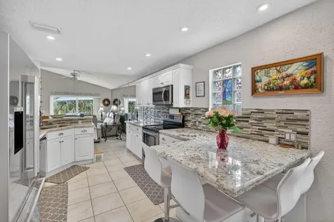 10638 NW 7th Street Pembroke Pines FL 33026