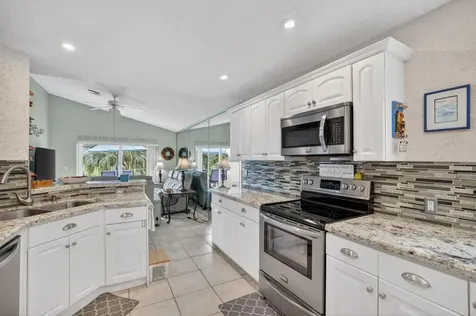 10638 NW 7th Street Pembroke Pines FL 33026