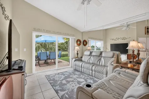 10638 NW 7th Street Pembroke Pines FL 33026