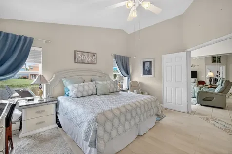 10638 NW 7th Street Pembroke Pines FL 33026