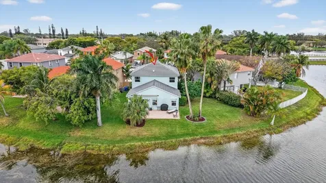 10638 NW 7th Street Pembroke Pines FL 33026