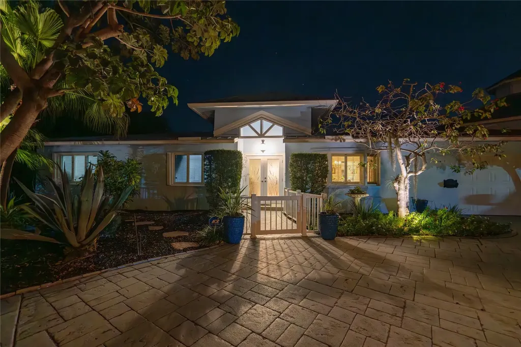 2432 NE 22nd Avenue Lighthouse Point FL 33064