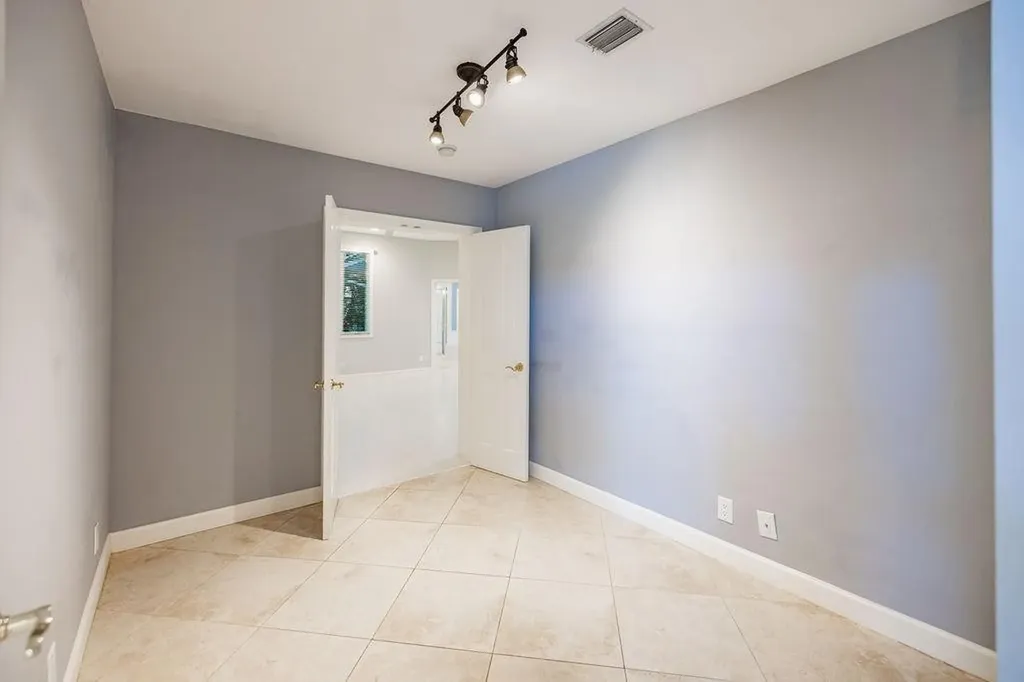 2432 NE 22nd Avenue Lighthouse Point FL 33064