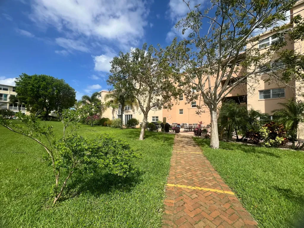2615 NE 3rd Court Boynton Beach FL 33435