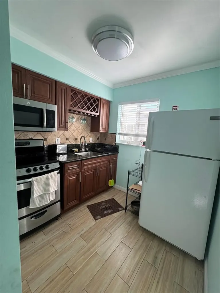 323 Monroe Street Hollywood FL 33019