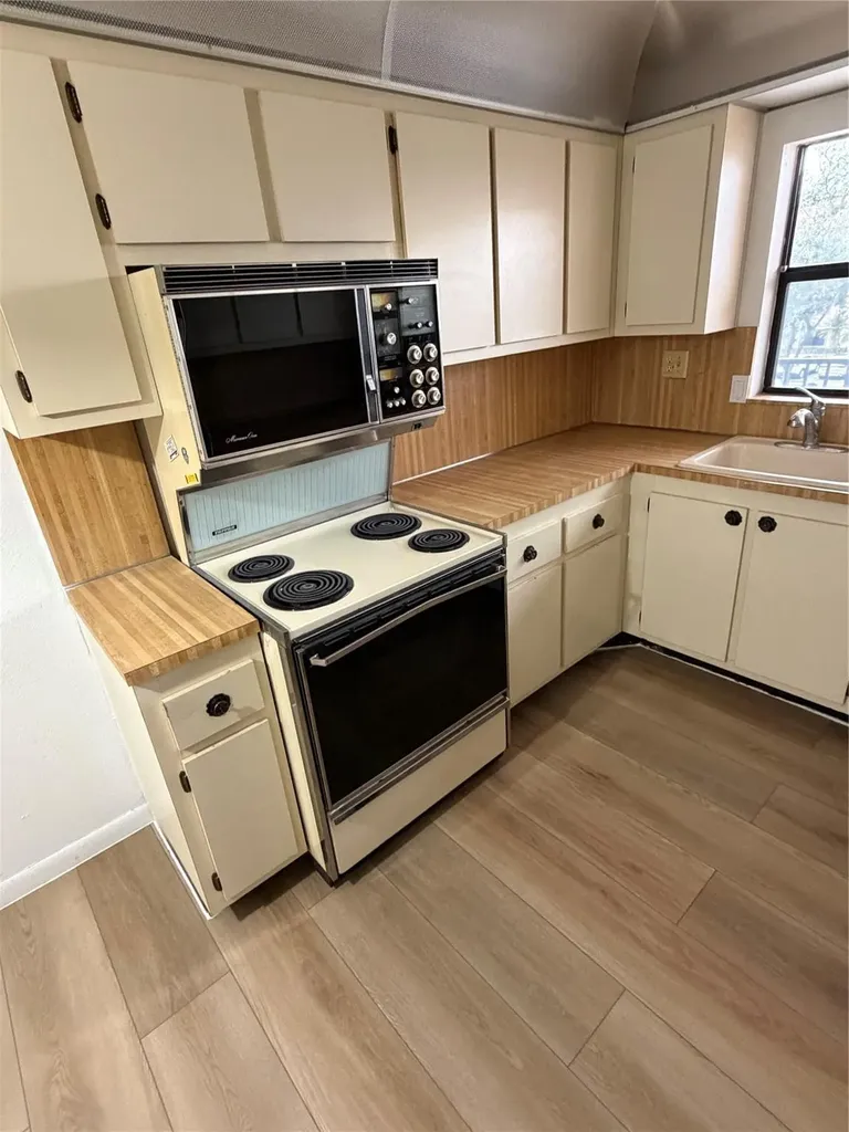 10145 Sunrise Lakes Sunrise FL 33322