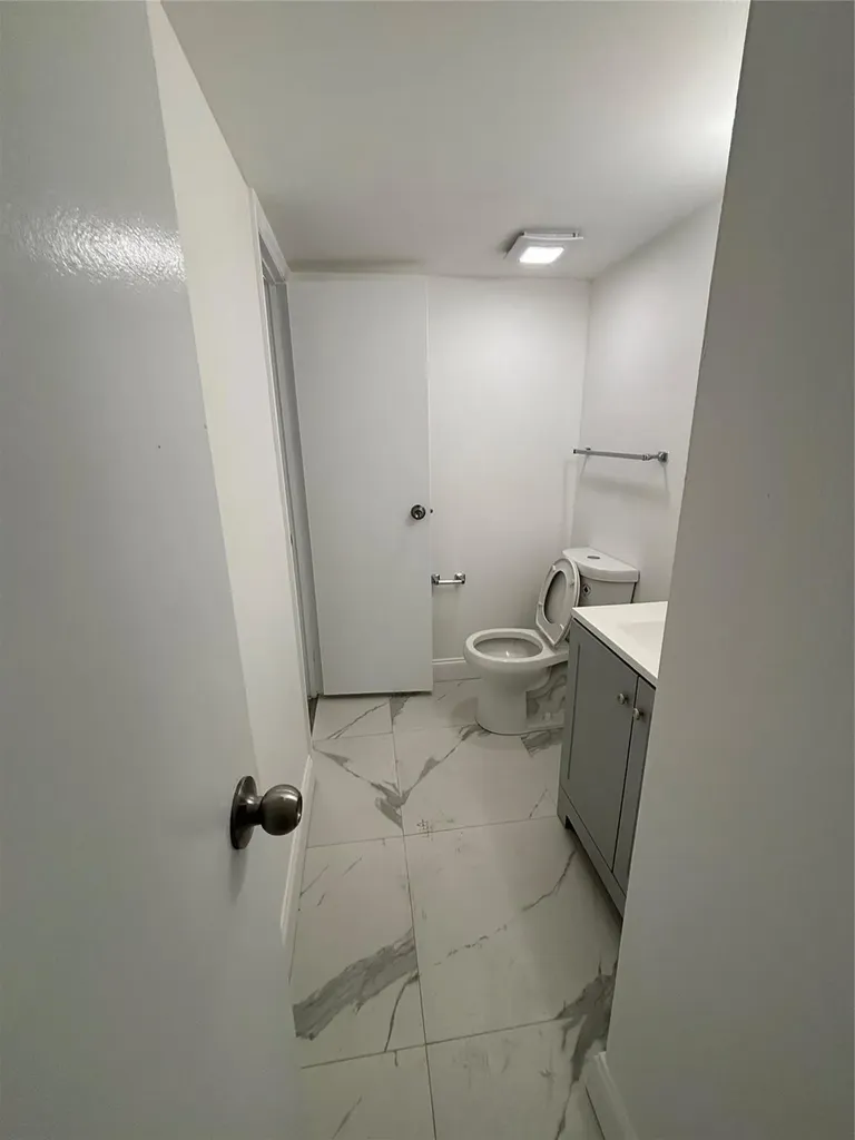20301 W Country Club Drive Aventura FL 33180