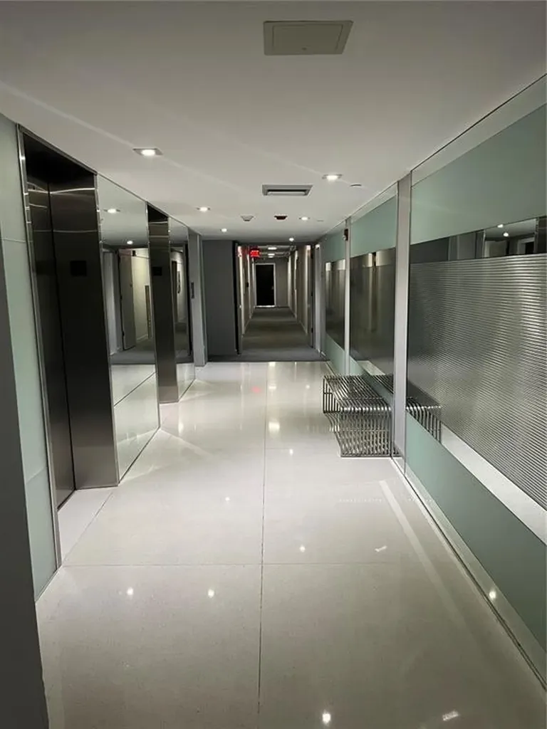 20301 W Country Club Drive Aventura FL 33180