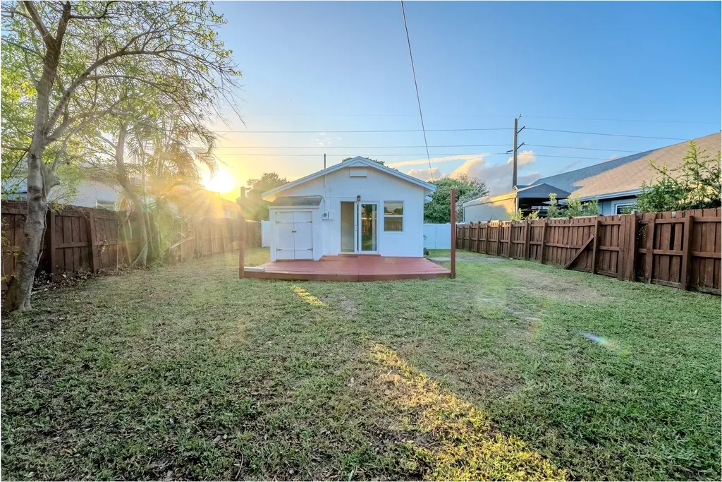 521 S 24th Avenue Hollywood FL 33020