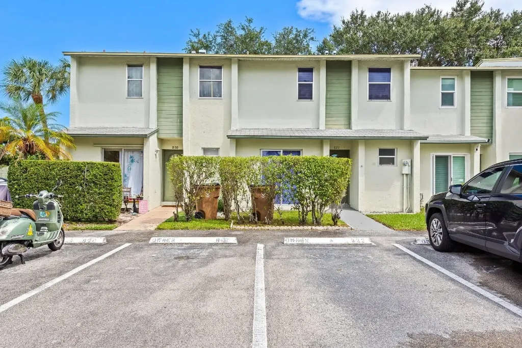 822 Crystal Lake Drive Deerfield Beach FL 33064