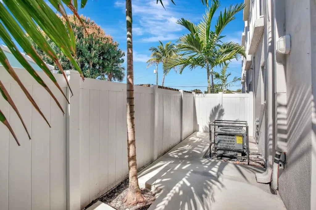1104 S 20th Avenue Hollywood FL 33020