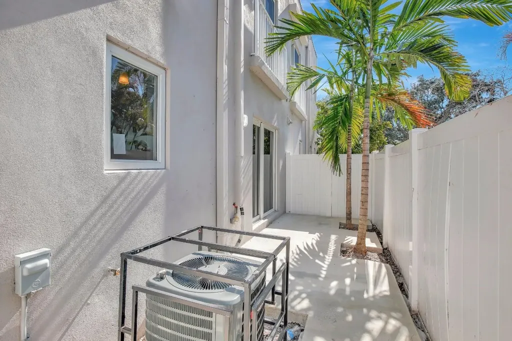 1104 S 20th Avenue Hollywood FL 33020