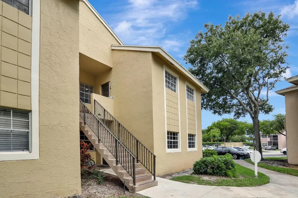 660 Cypress Club Way Deerfield Beach FL 33064