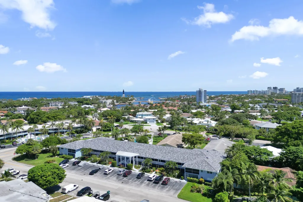 2734 NE 27th Court Lighthouse Point FL 33064