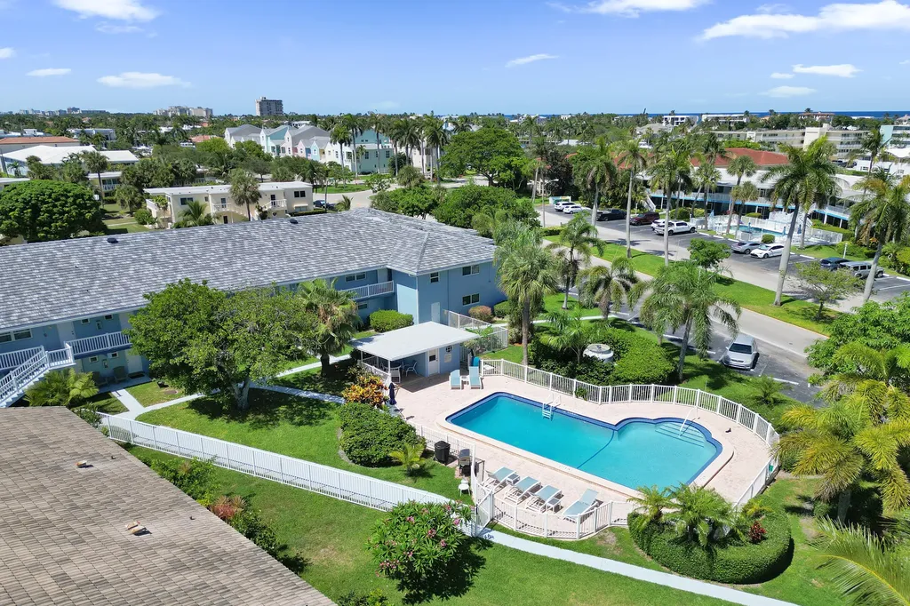 2734 NE 27th Court Lighthouse Point FL 33064