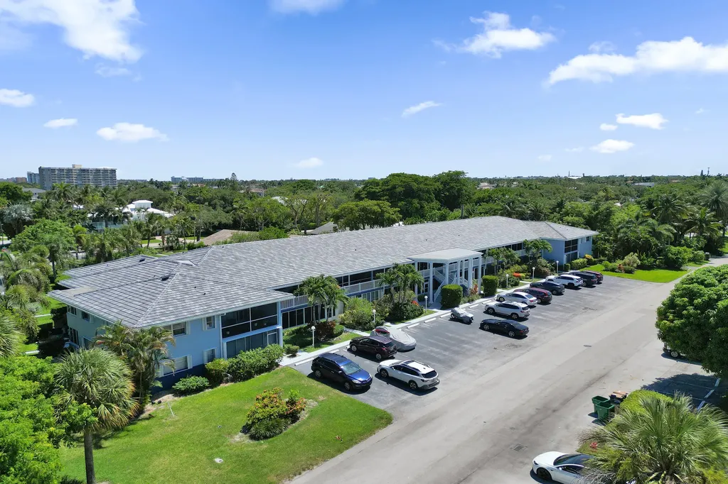 2734 NE 27th Court Lighthouse Point FL 33064
