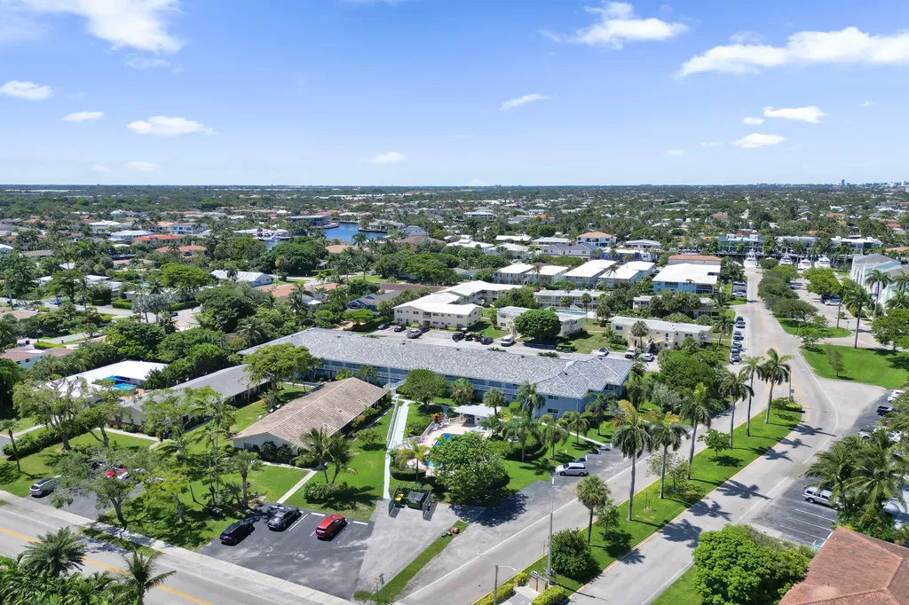 2734 NE 27th Court Lighthouse Point FL 33064
