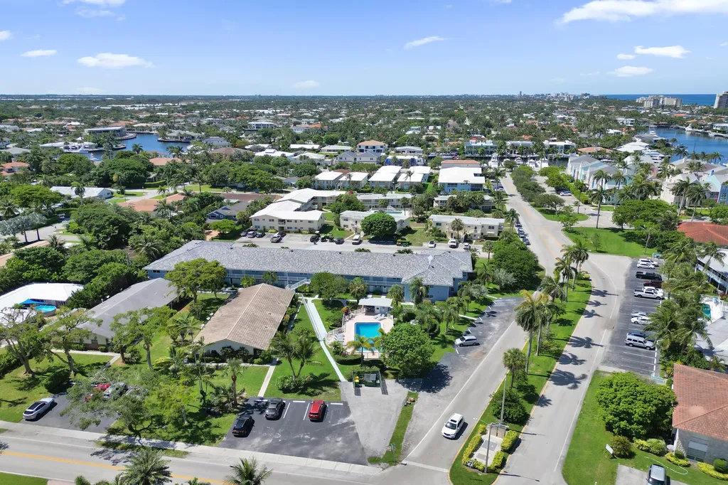 2734 NE 27th Court Lighthouse Point FL 33064