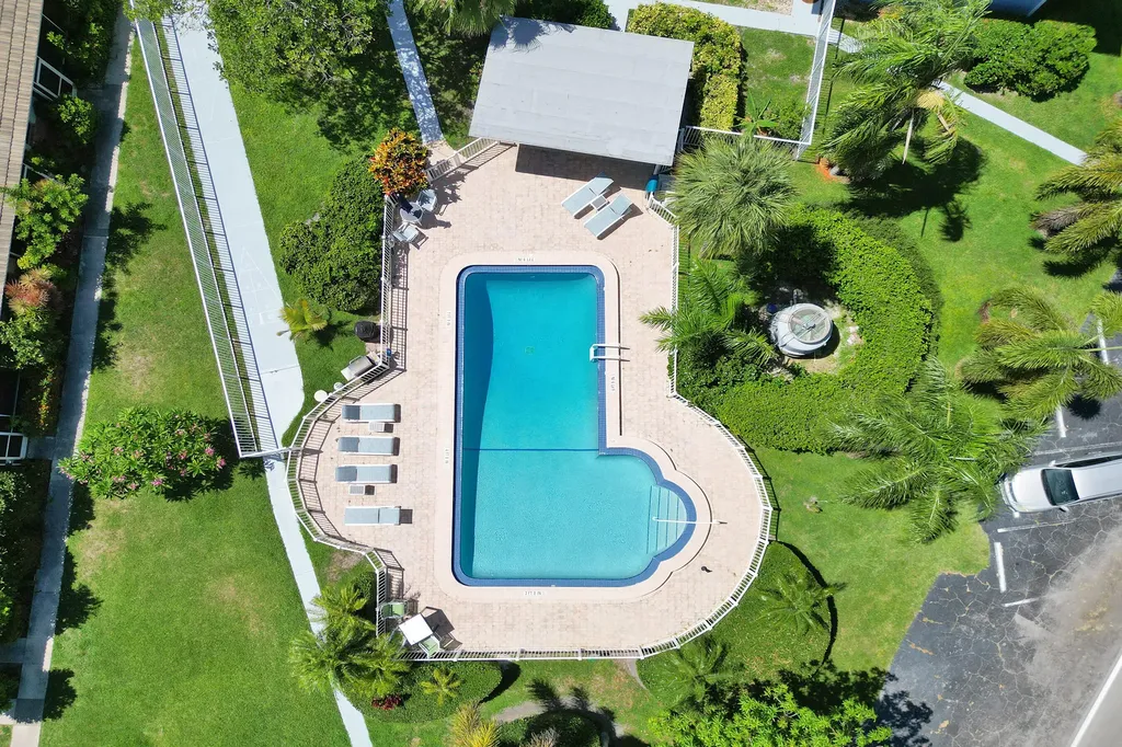2734 NE 27th Court Lighthouse Point FL 33064