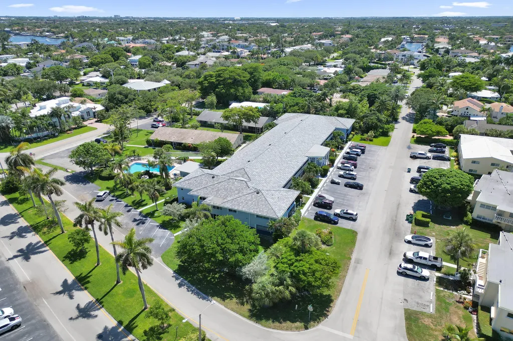 2734 NE 27th Court Lighthouse Point FL 33064