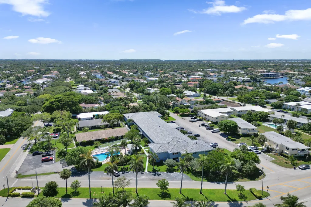 2734 NE 27th Court Lighthouse Point FL 33064
