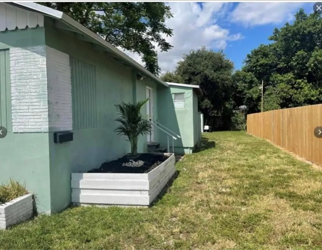 136 N 24th Avenue Hollywood FL 33020
