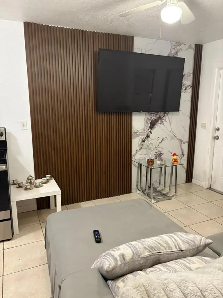 136 N 24th Avenue Hollywood FL 33020